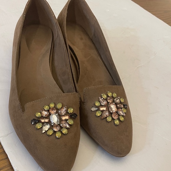 Ann Marino Tan Suede Statement Rhinestone Flats in size 8 - Picture 11 of 12